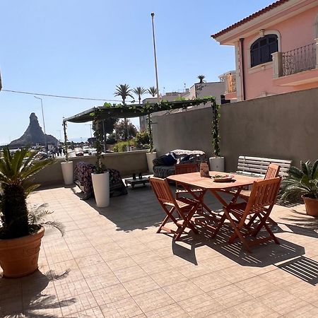 Terrazza Faraglioni Apartment Aci Trezza Luaran gambar