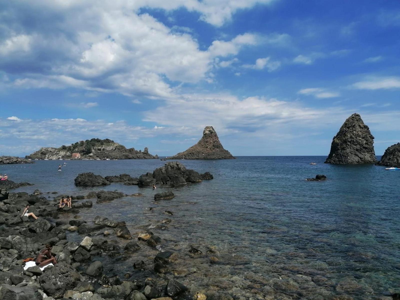 Terrazza Faraglioni Apartment Aci Trezza Luaran gambar