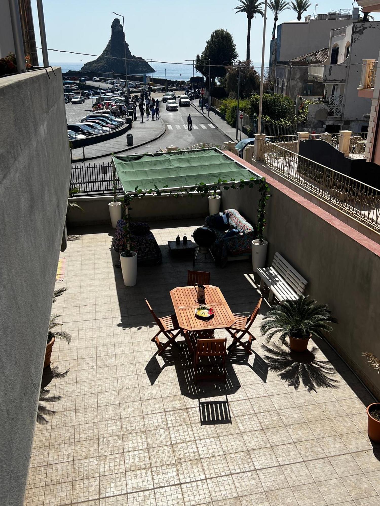 Terrazza Faraglioni Apartment Aci Trezza Luaran gambar