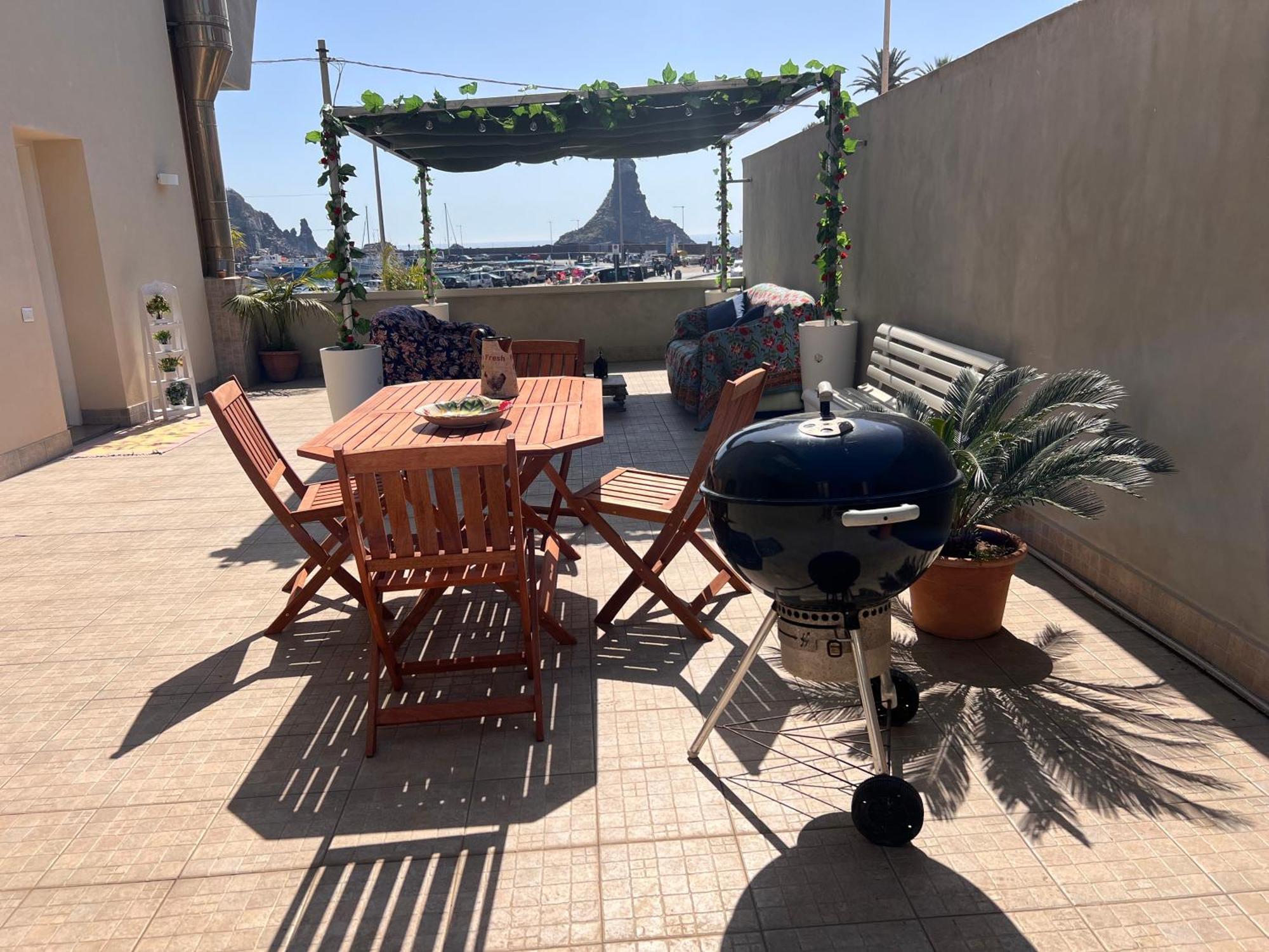 Terrazza Faraglioni Apartment Aci Trezza Luaran gambar