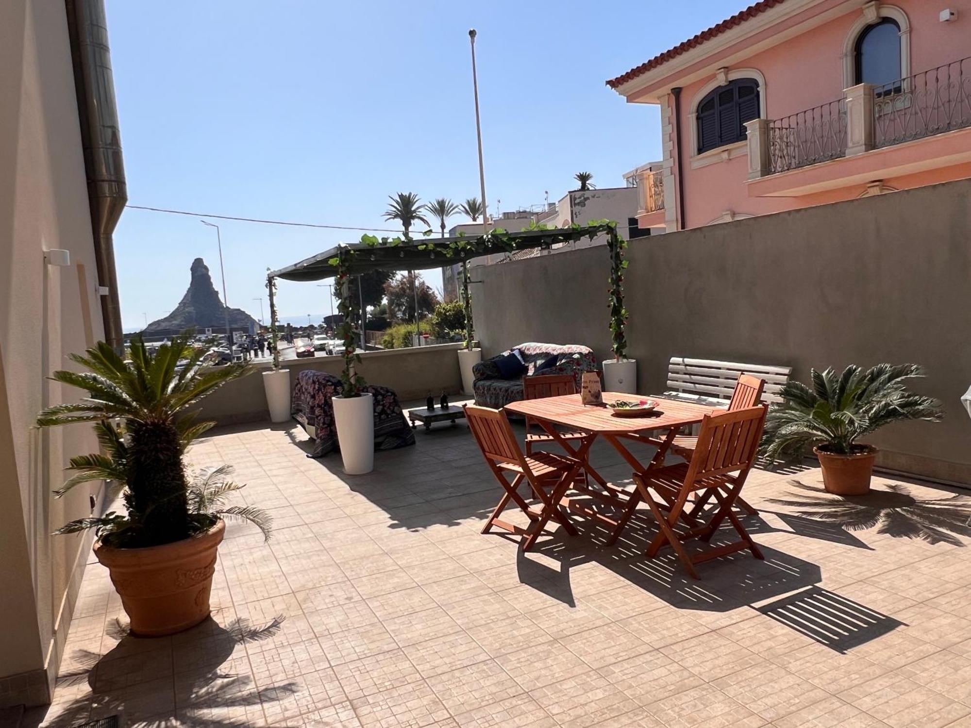 Terrazza Faraglioni Apartment Aci Trezza Luaran gambar